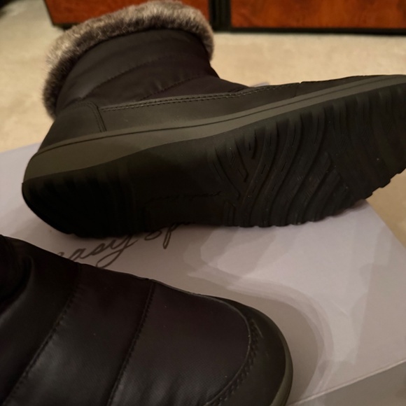 Easy Spirit      Black boots - Picture 2 of 5